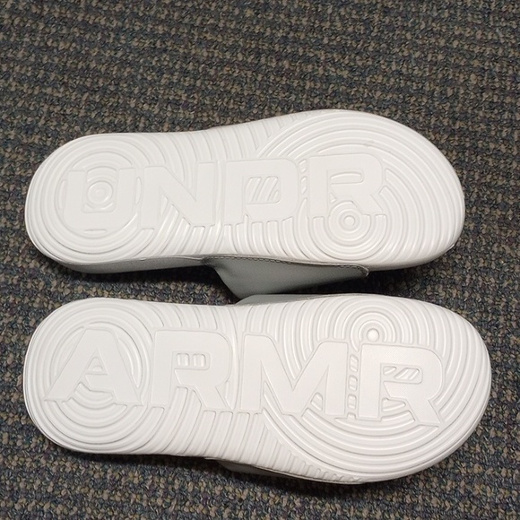 Underarmor slides - Picture 2 of 3